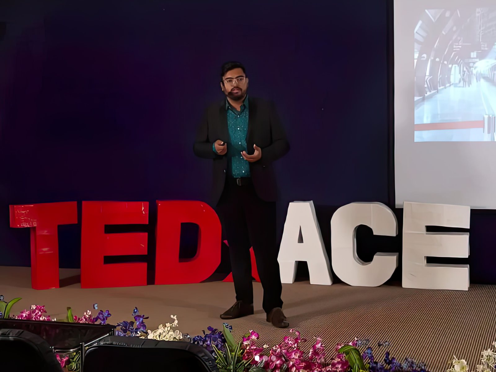 Aakash Bhavsar speaking on the TEDxACE stage